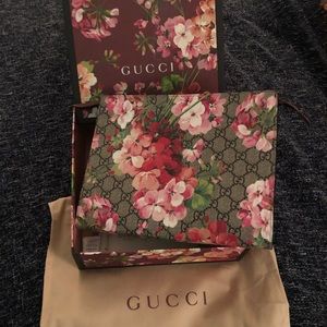 Gucci blooms clutch